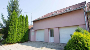 Отель APARTMÁN CABERNET  Велке Павловице